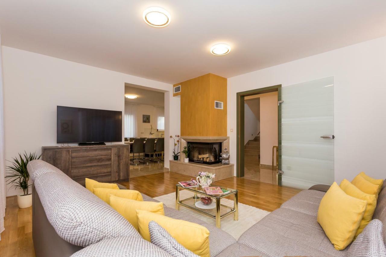 Villa Sweet Home Marija With Heated Pool Split Luaran gambar
