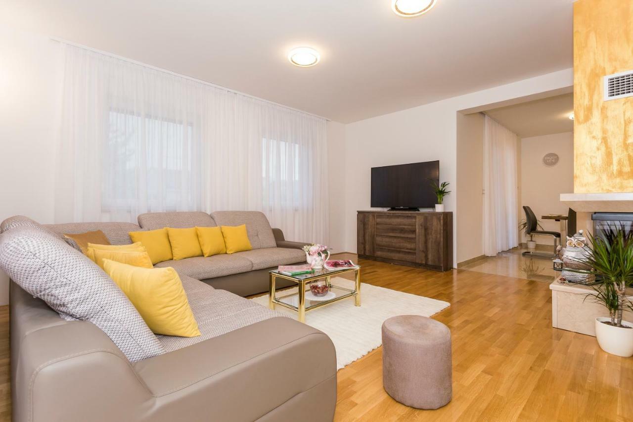 Villa Sweet Home Marija With Heated Pool Split Luaran gambar