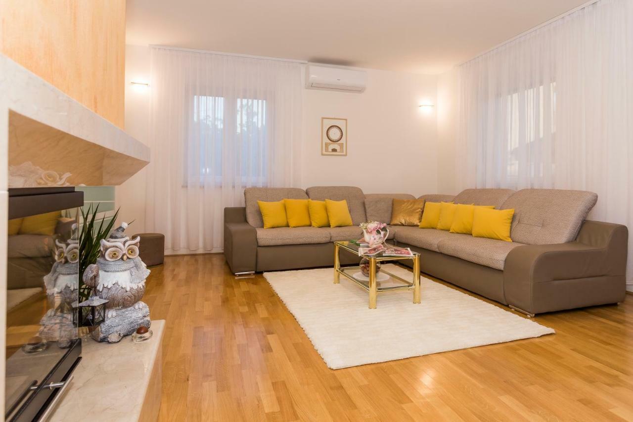 Villa Sweet Home Marija With Heated Pool Split Luaran gambar